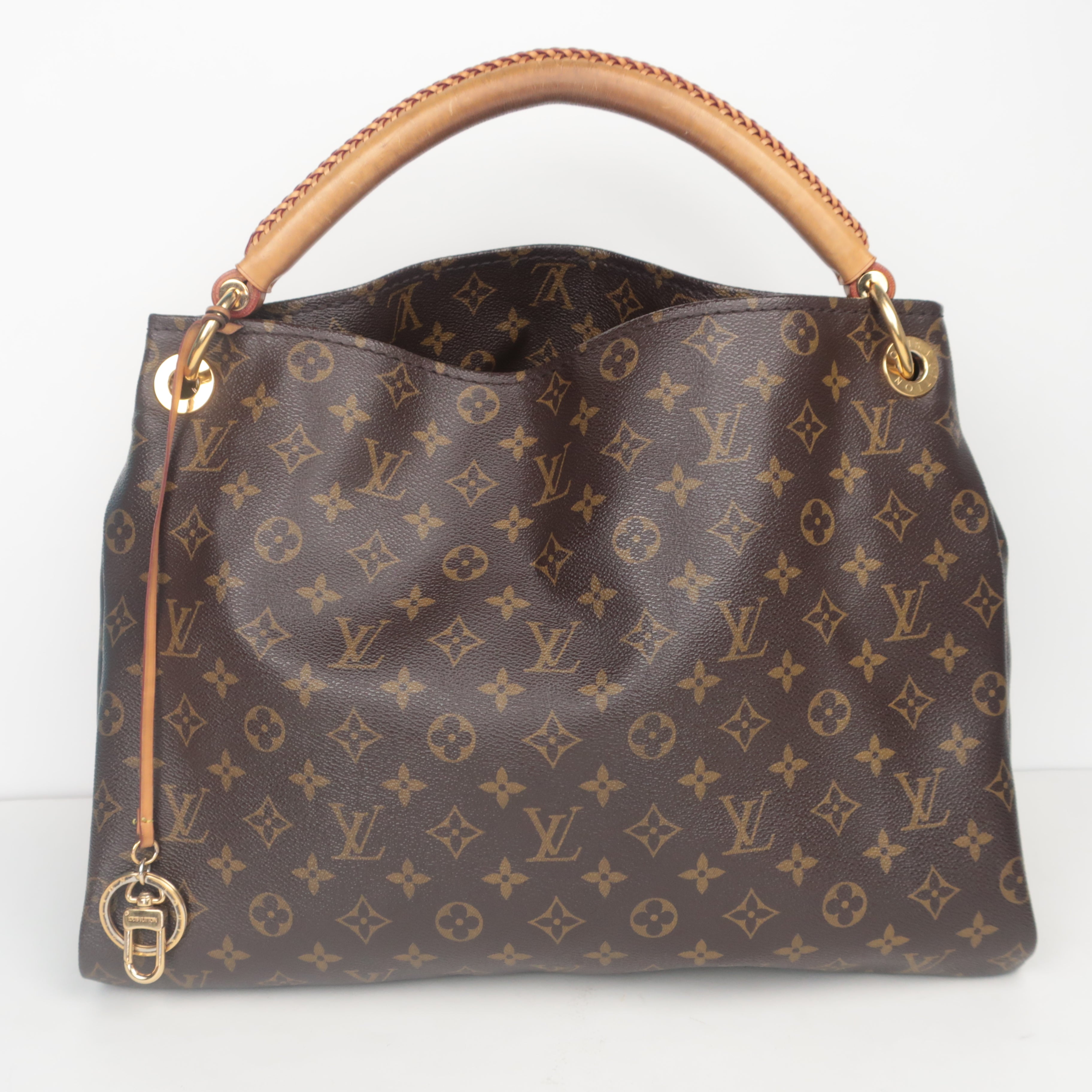 Organizing an LV bag as a Mom