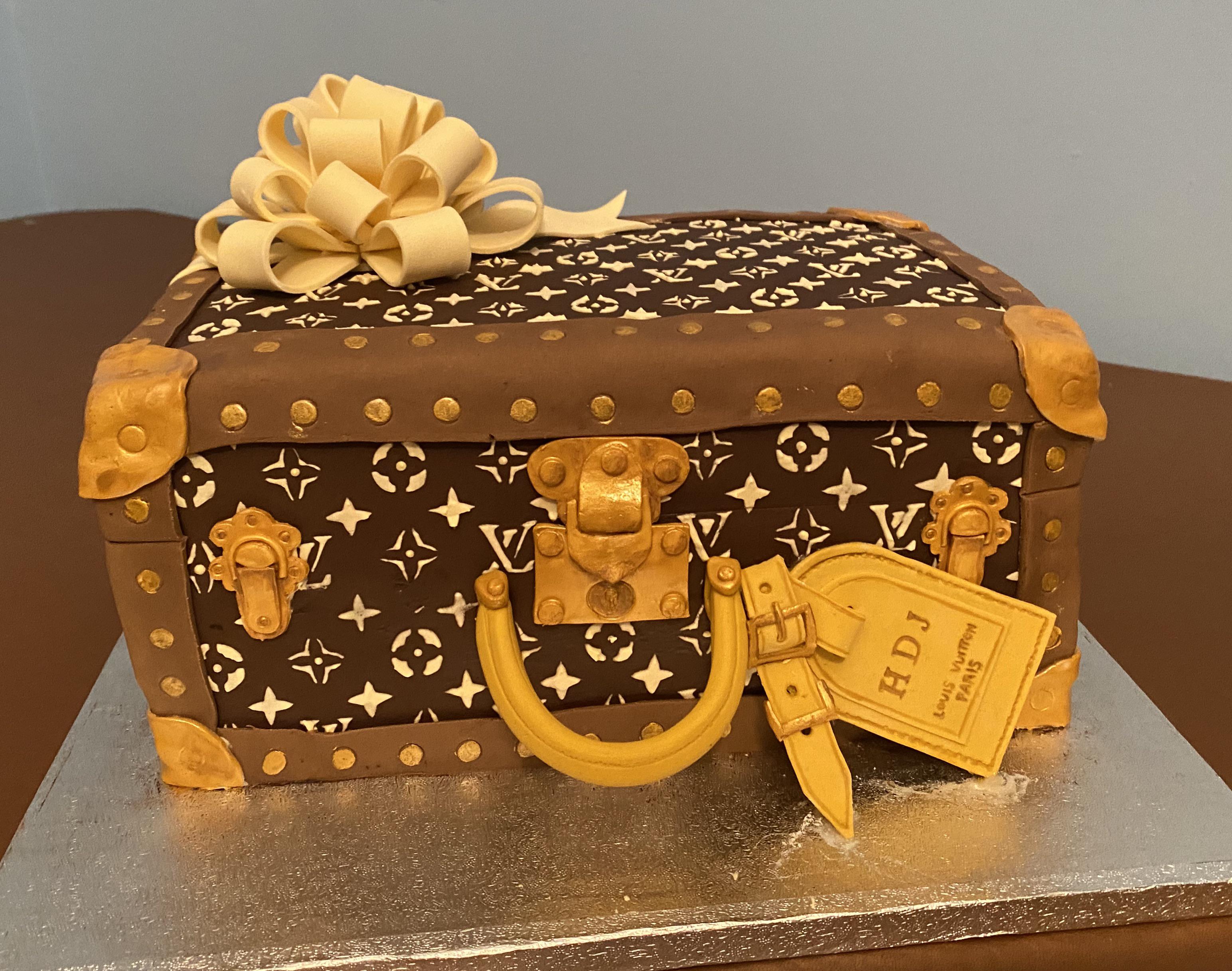 Louis Vitton Gift Box Cake  Louis vitton, Gift box cakes, Louis vuitton  monogram