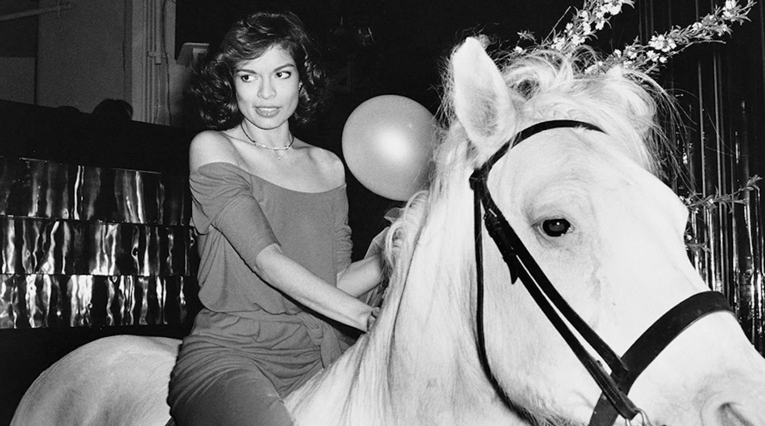 women's fashion of the 70s ideas: bianca jagger off the shoulder top