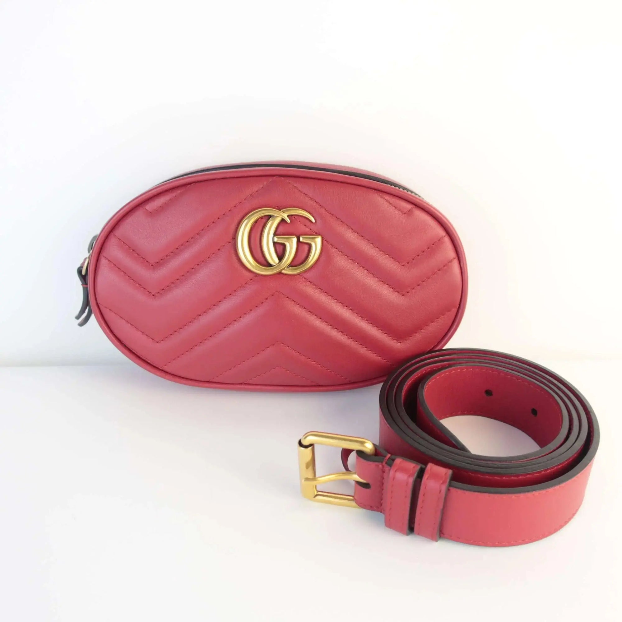 Gucci con Cinturón GG Marmont de Piel Acolchada | Bagaholic