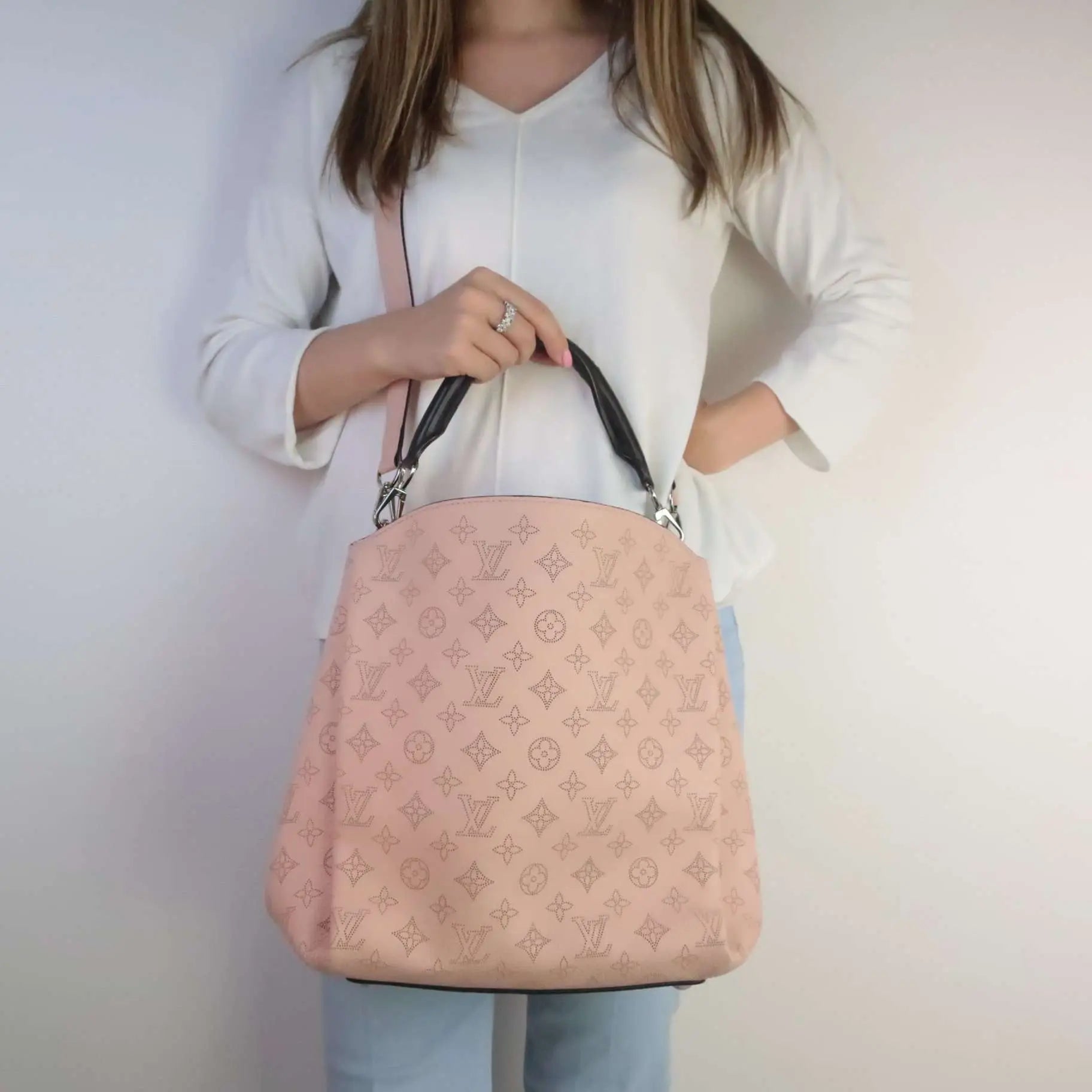 LOUIS VUITTON Galet beige Monogram Mahina leather BABYLONE PM Hobo Bag at  1stDibs