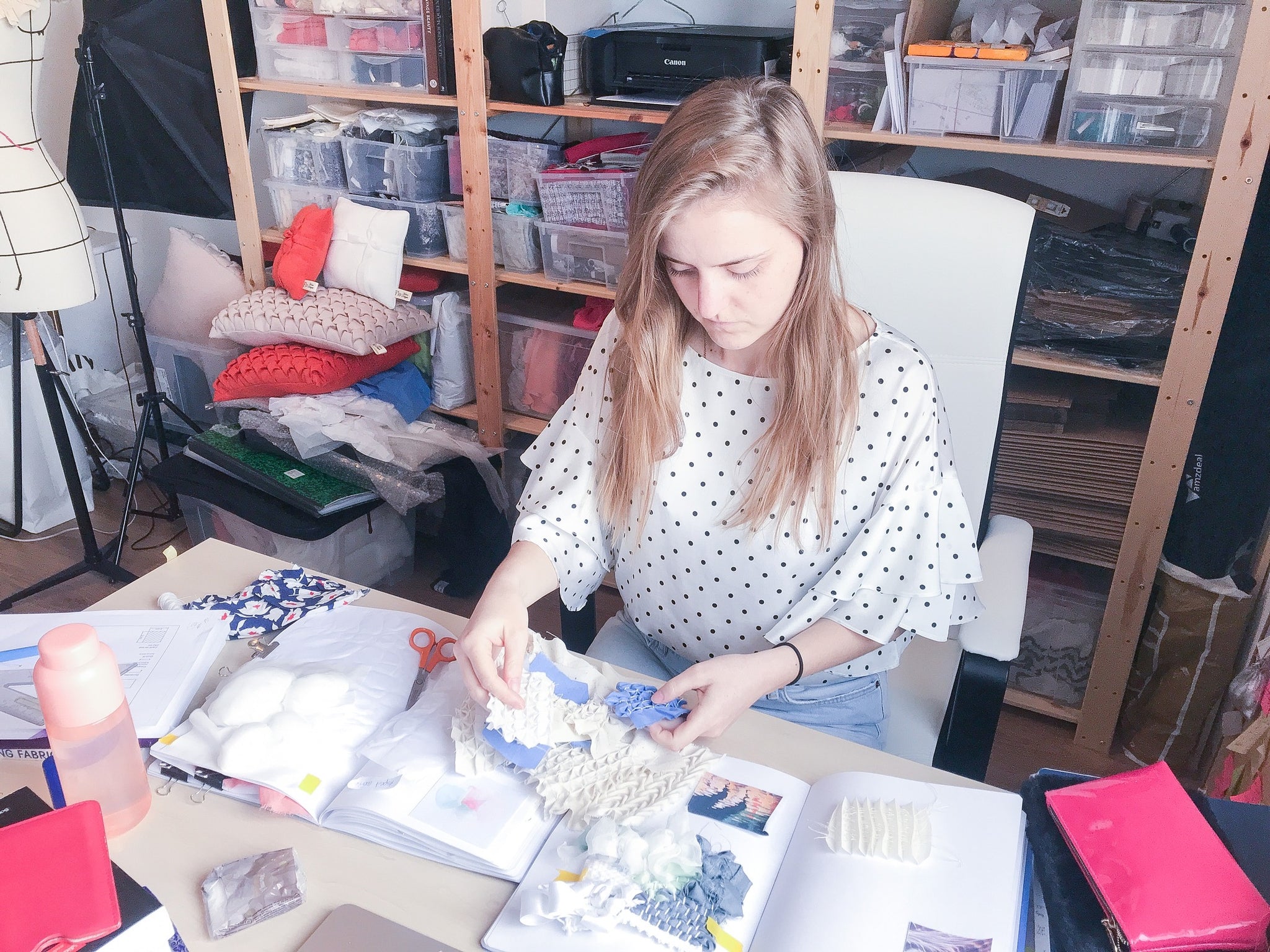 Floriane Schmitt au studio création textile