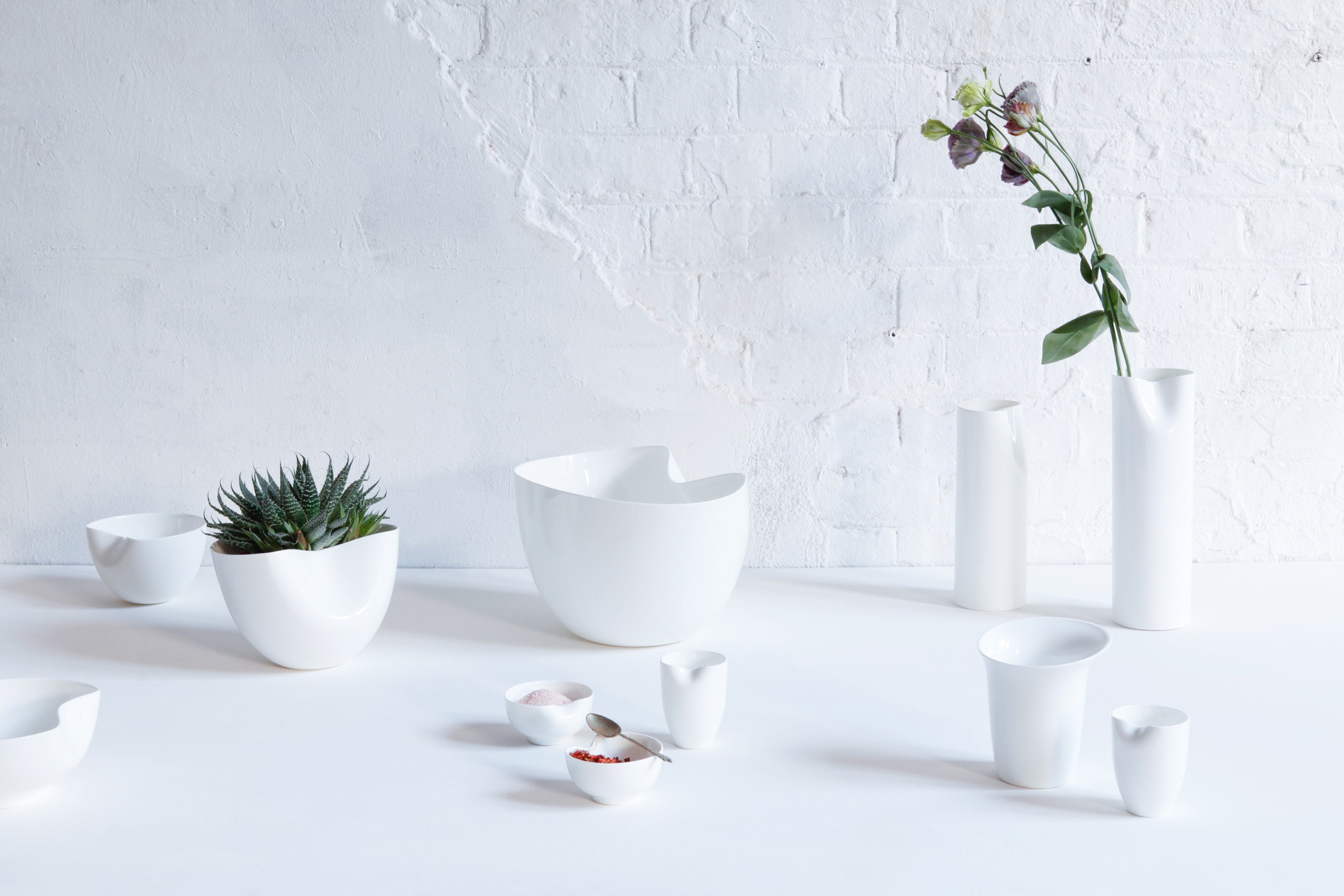 White Sculptural Ceramic Tableware Collection designed by Bodo Sperlein