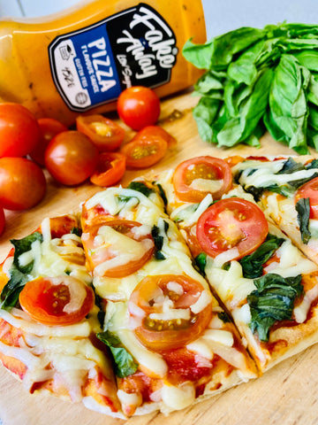 beautiful healthy low cal pizza with pizza sauce fakeaway 