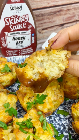 Crumpet bites met honing BBQ saus