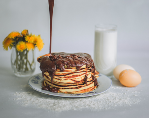 pilhas de panquecas de chocolate