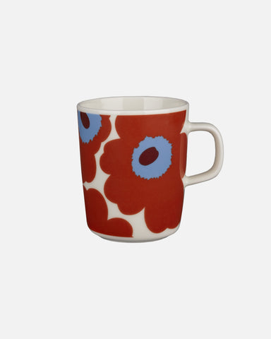 Becher Unikko von Marimekko in weiß, blau, ocker und aubergine