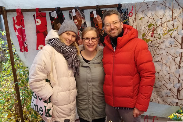 Lumi, Birgit und Torben 2021 am HARTOG-Stand auf dem finnischen Advents-Basar in Berlin-Kreuzberg.