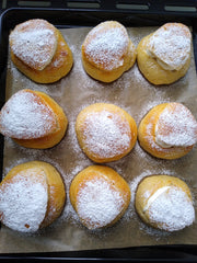 Semlor auf dem Backblech