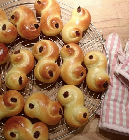 frisch gebackene schwedische Lussekatter