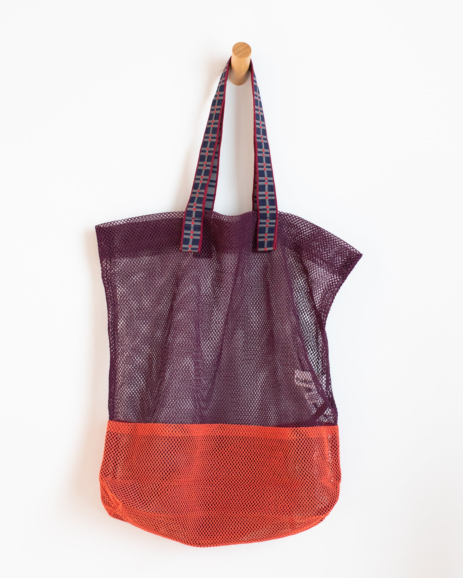 Small Mesh Bag in Burgundy/Red
