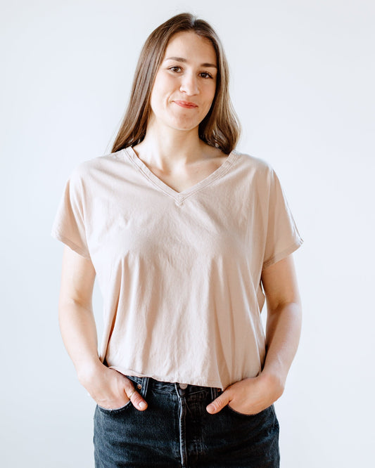 THE ORGANIC COTTON V-NECK TEE