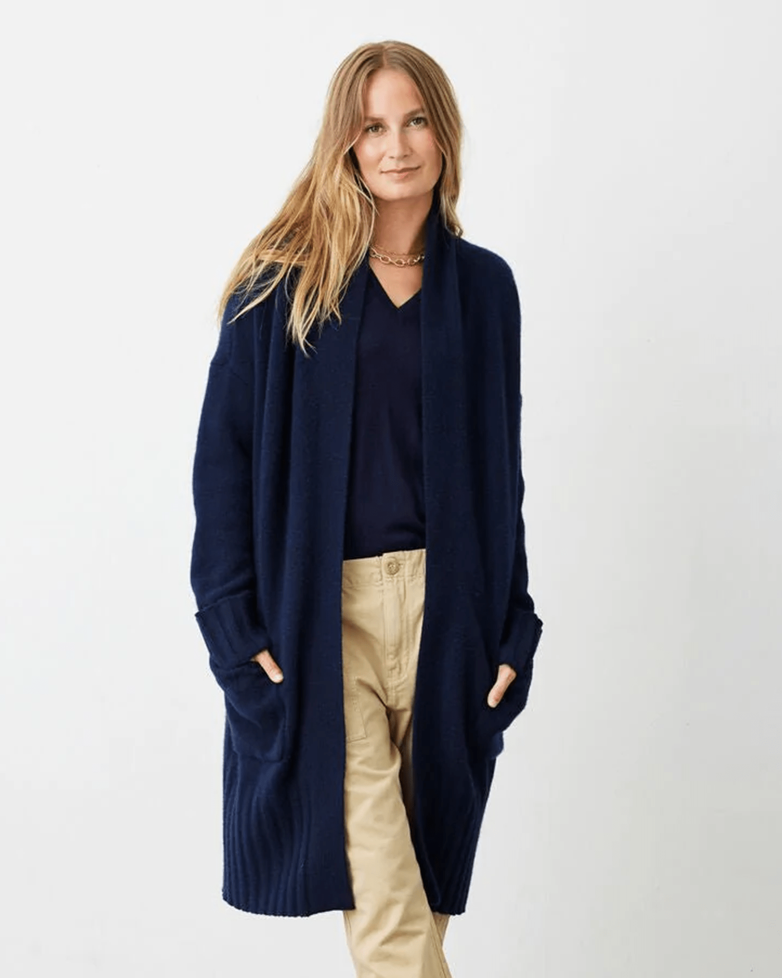 output snel Aubergine Not Monday Marlowe Cashmere Cardigan in Navy - Bliss Boutiques