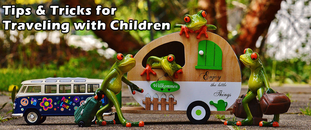 tips and tricks for traveling with children with a family of frogs going on vacation