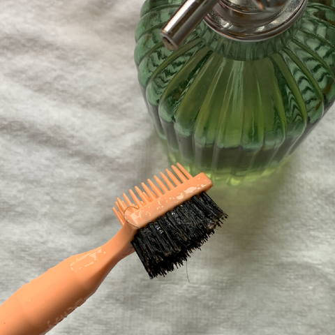 Simple Ways to Clean an Edge Control Brush: 10 Steps