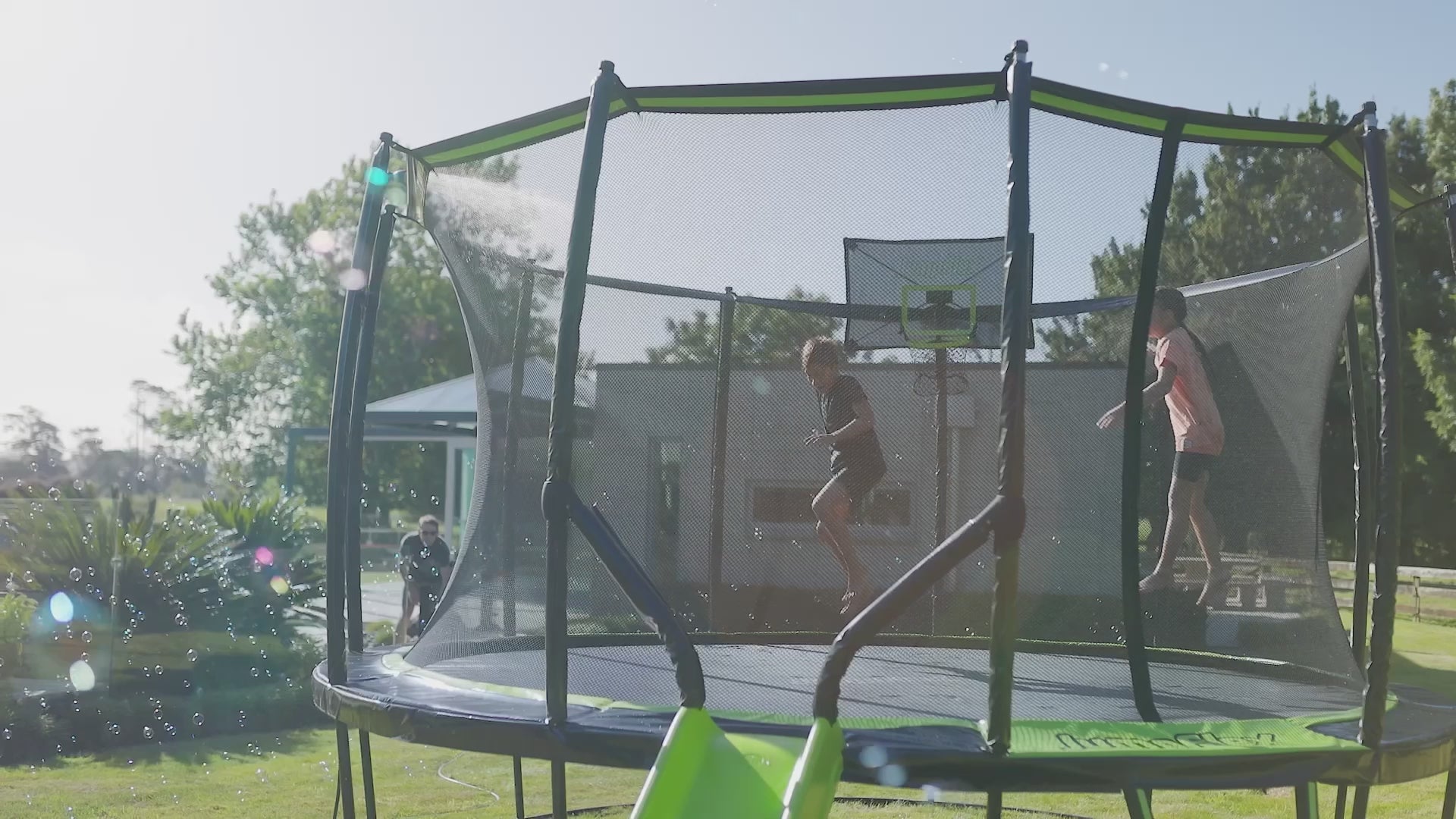 Wereldrecord Guinness Book Agressief radioactiviteit 14 ft trampoline with Net Enclosure - FLEX140 | Jumpflex™ USA