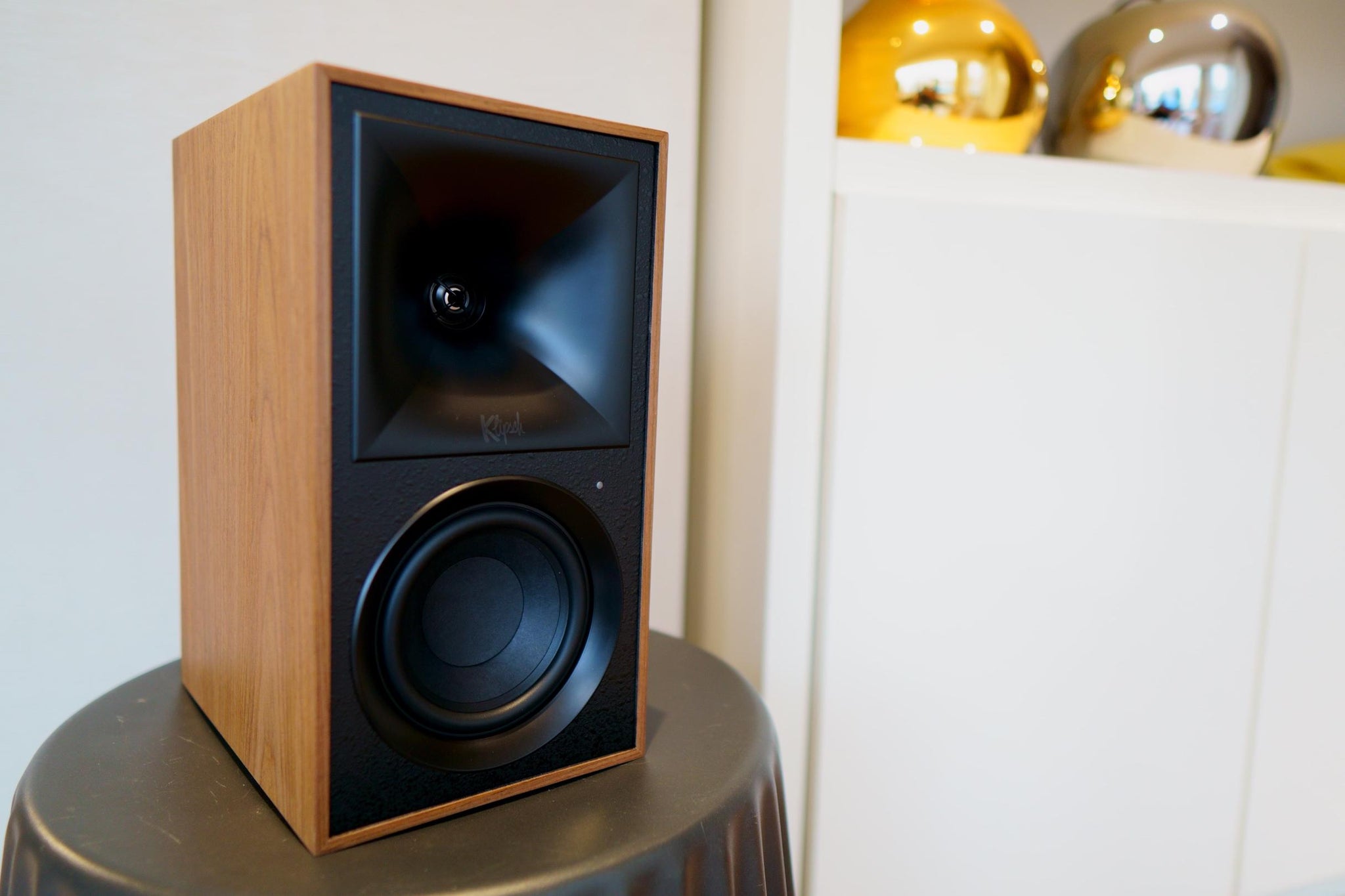 Klipsch The Fives bookshelf speaker without the grill in walnut finish