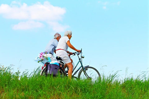 couple cycling