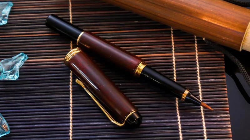 Kuretake Kindai Maki-e - Usagi Fountain Pen