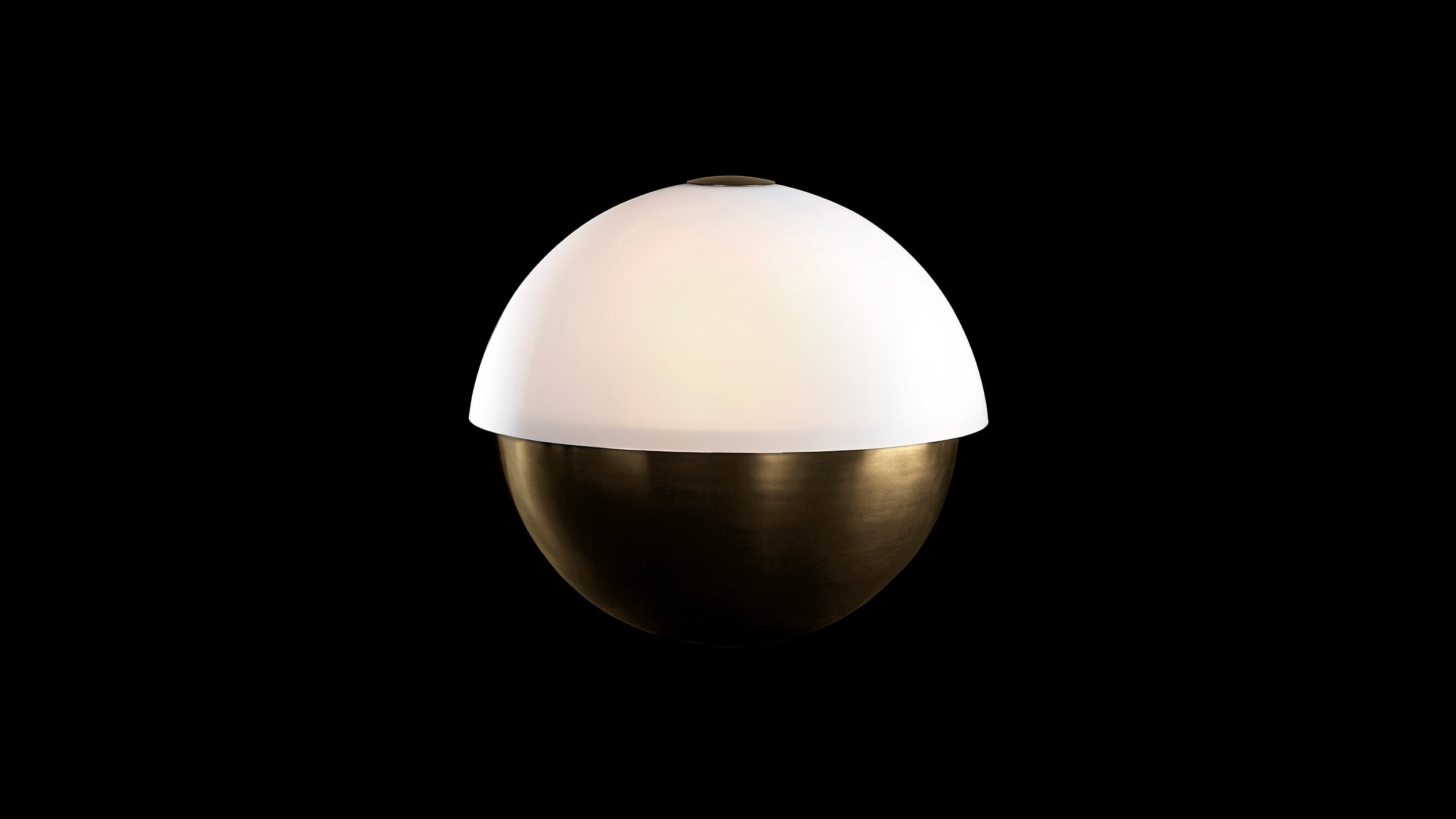 AXON : LARGE table lamp in Aged Brass finish, positioned against a black background. 