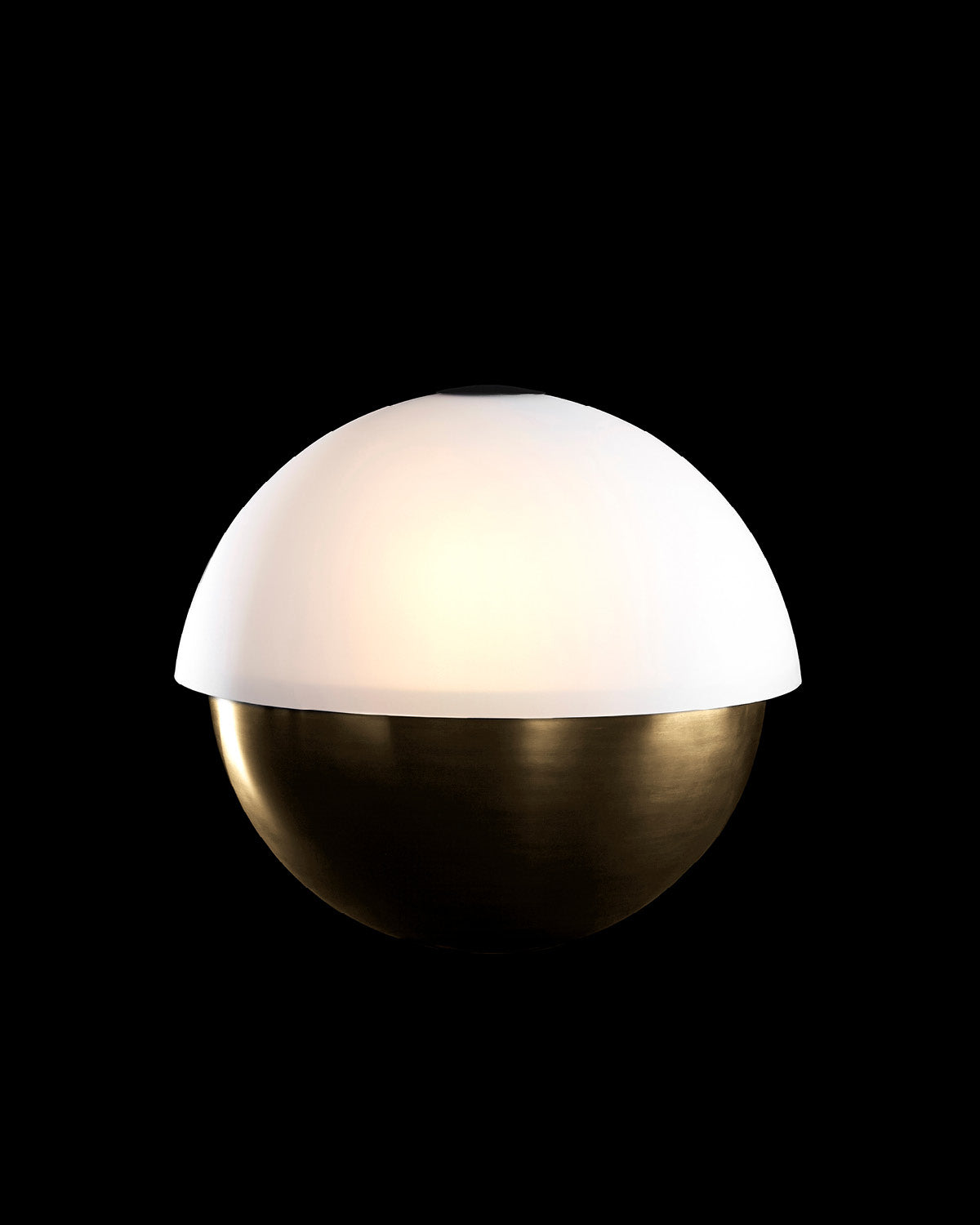 AXON : LARGE table lamp in Aged Brass finish, positioned against a black background. 
