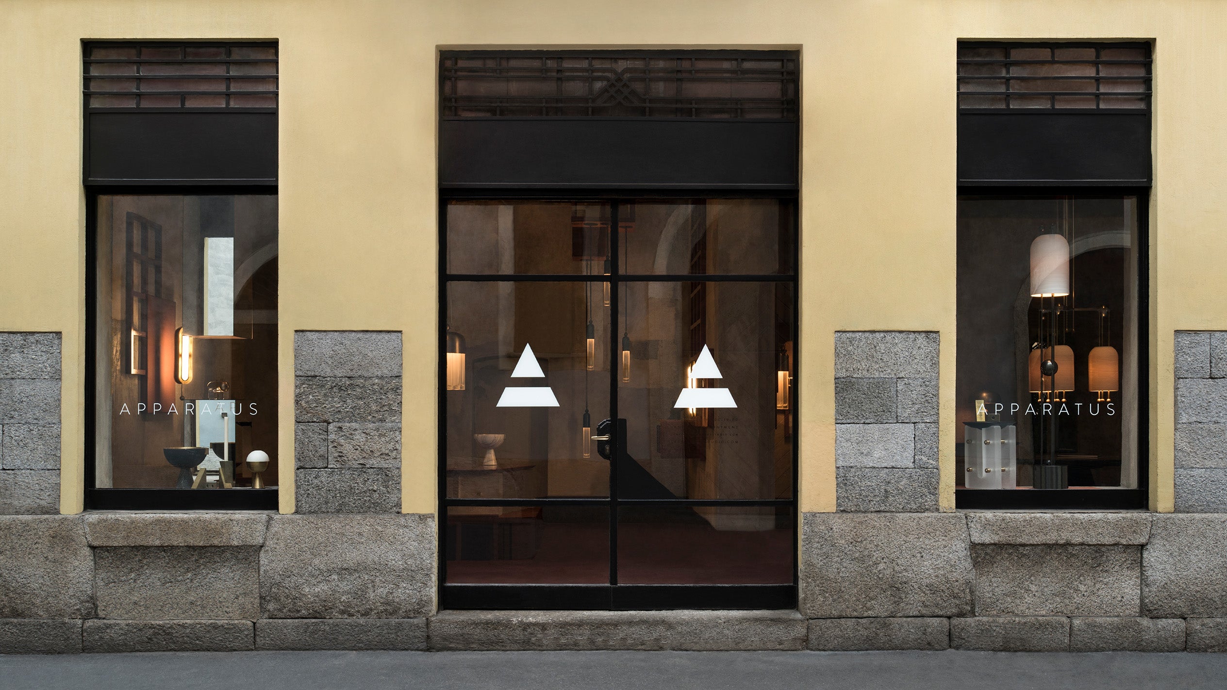 The exterior of the APPARATUS Milan gallery. 