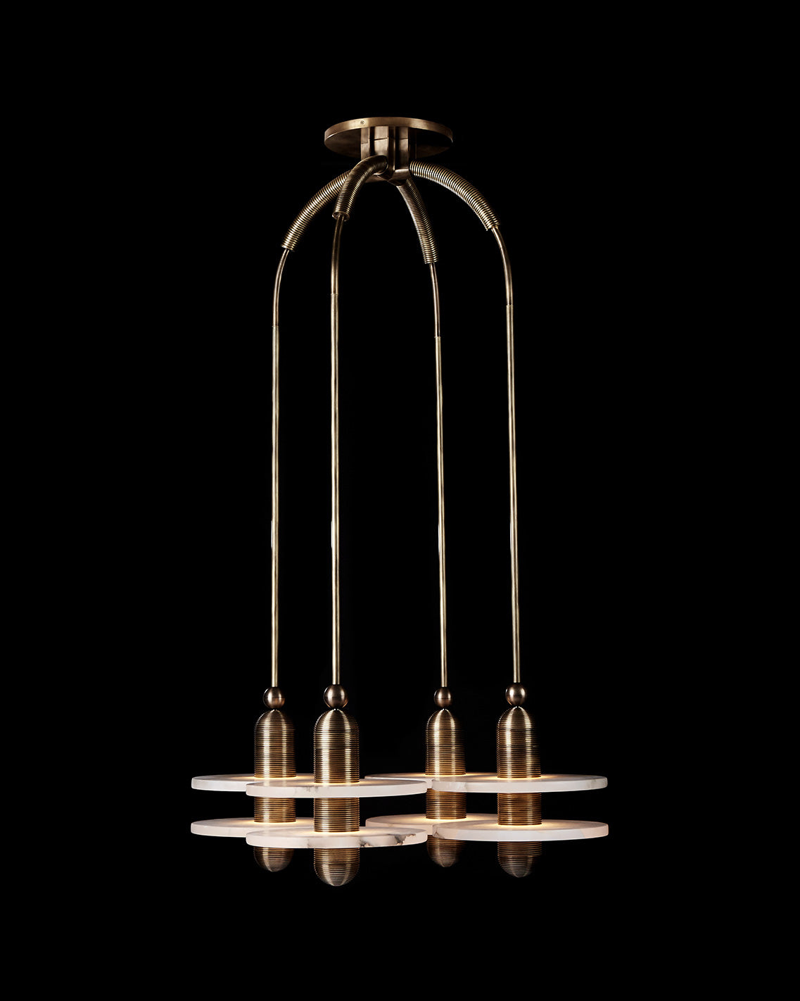 MEDIAN : 4 ceiling pendant in Aged Brass finish, hanging against a black background.