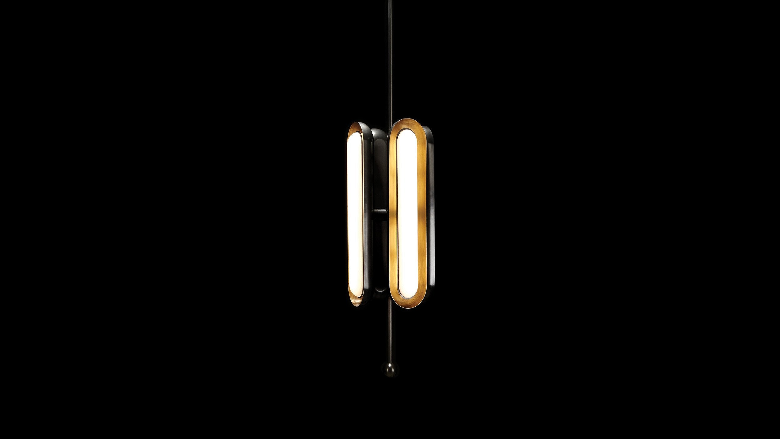 CIRCUIT : 4 vertical ceiling pendant in two-tone finish, hanging against a black background.