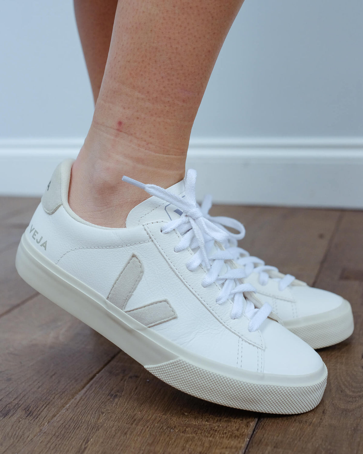 VEJA Campo leather in white natural – shopatanna