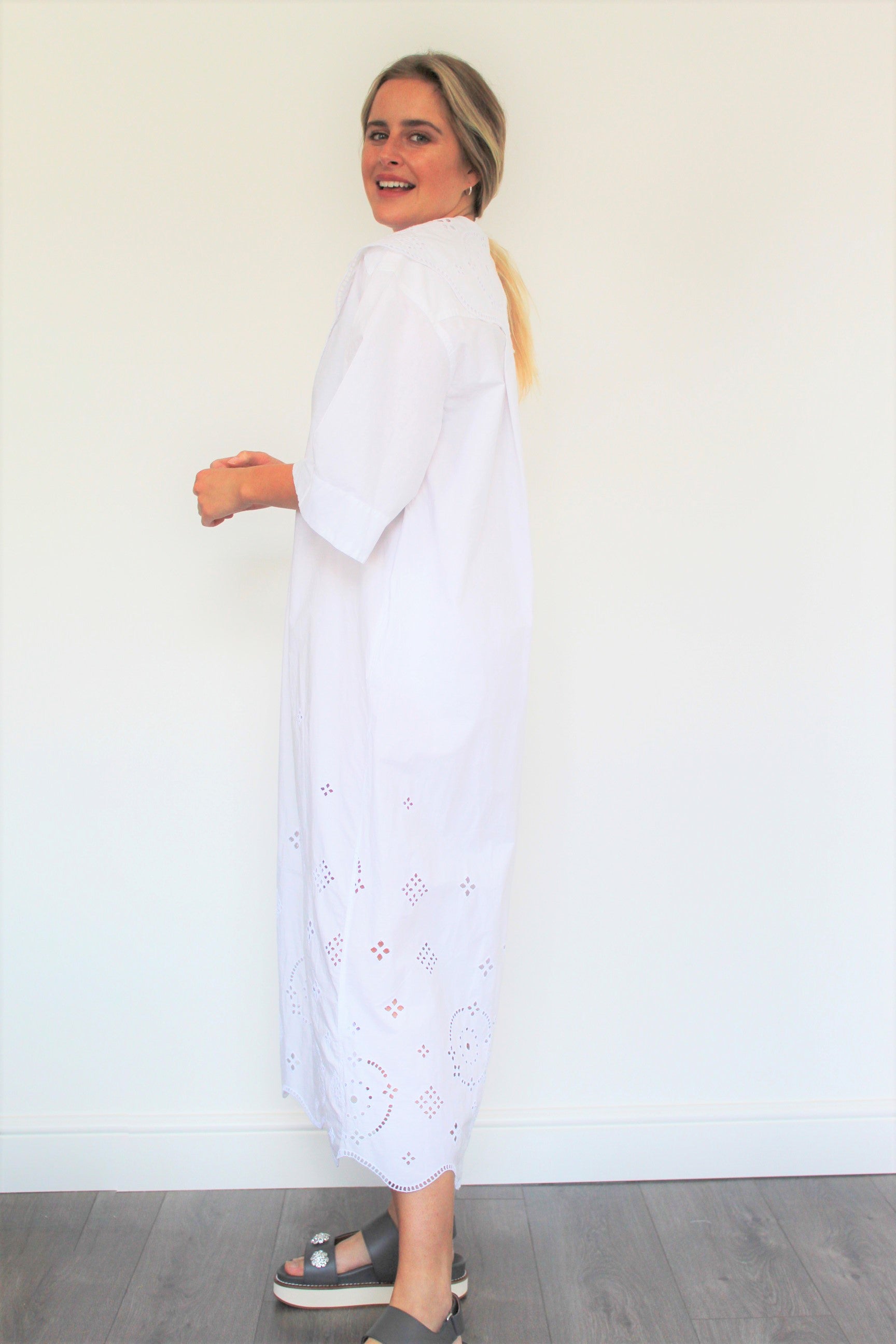 GANNI F5990 Broderie Oversized Dress in White – shopatanna
