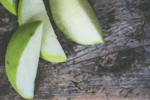 Apple slices and other light foods can prevent the onset of nausea