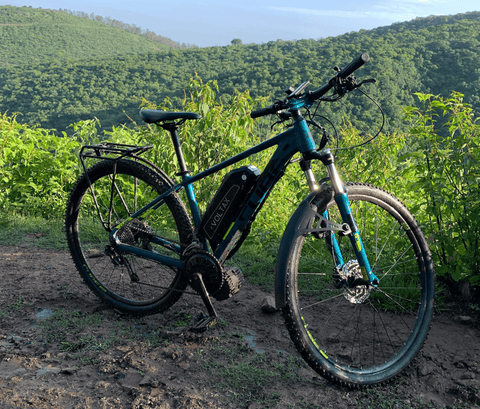 Bicicleta eléctrica en la montaña