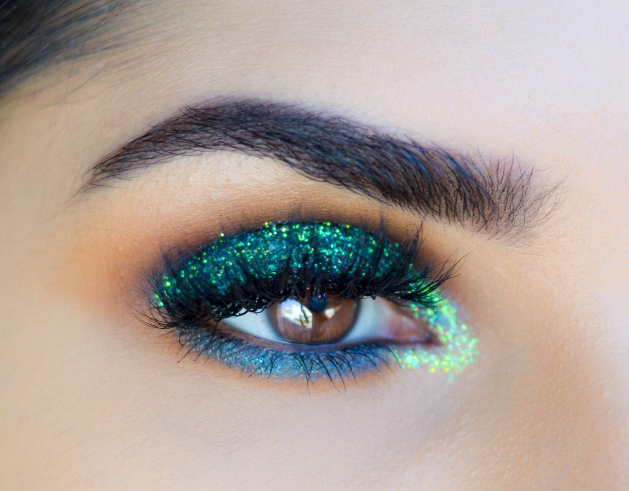 Glitter Eyeshadow Reflects Green Shop Dermatologists Approved Makeup And Accessories