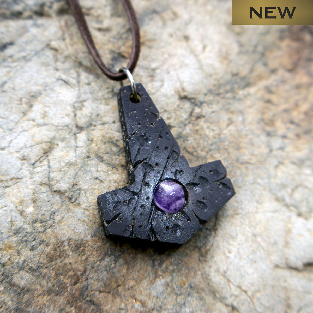 Battle worn Buffalo Horn with Gemstone Mjölnir pendant