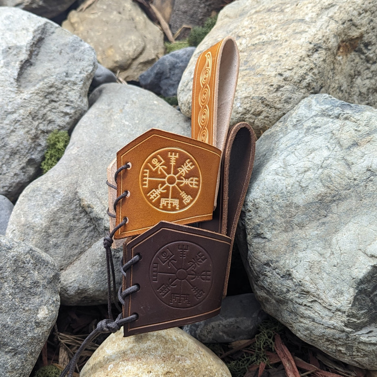 Vegvisir belt hanger