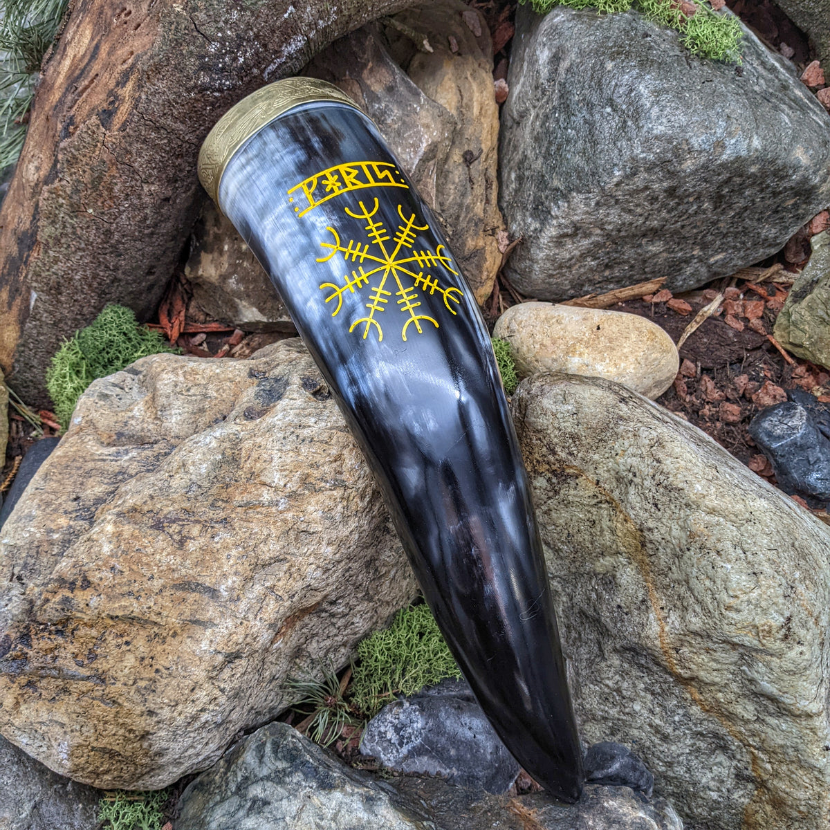 Helm of Awe drinking horn (Gold ink) with name and brass rim