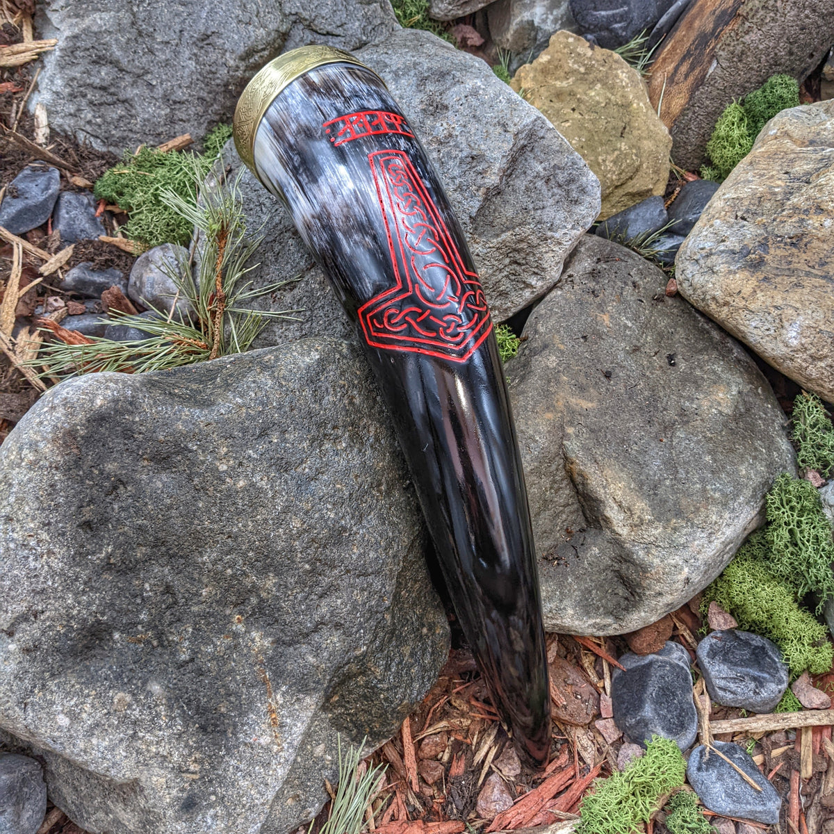 Mjölnir drinking horn (Red)- Name and Brass Rim 