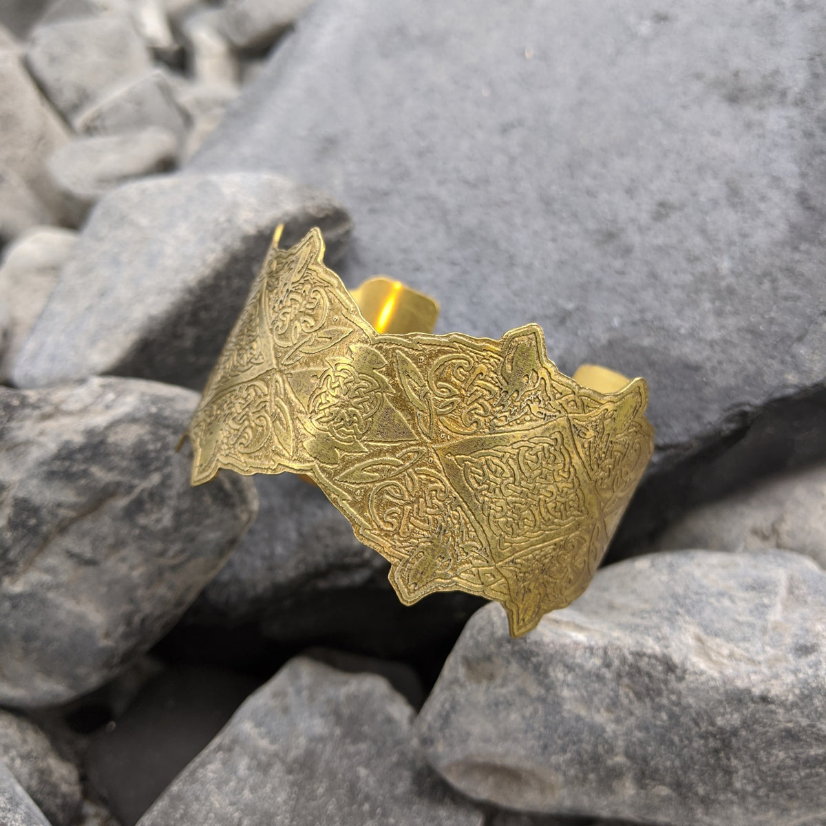 Wolf cutout cuff Brass