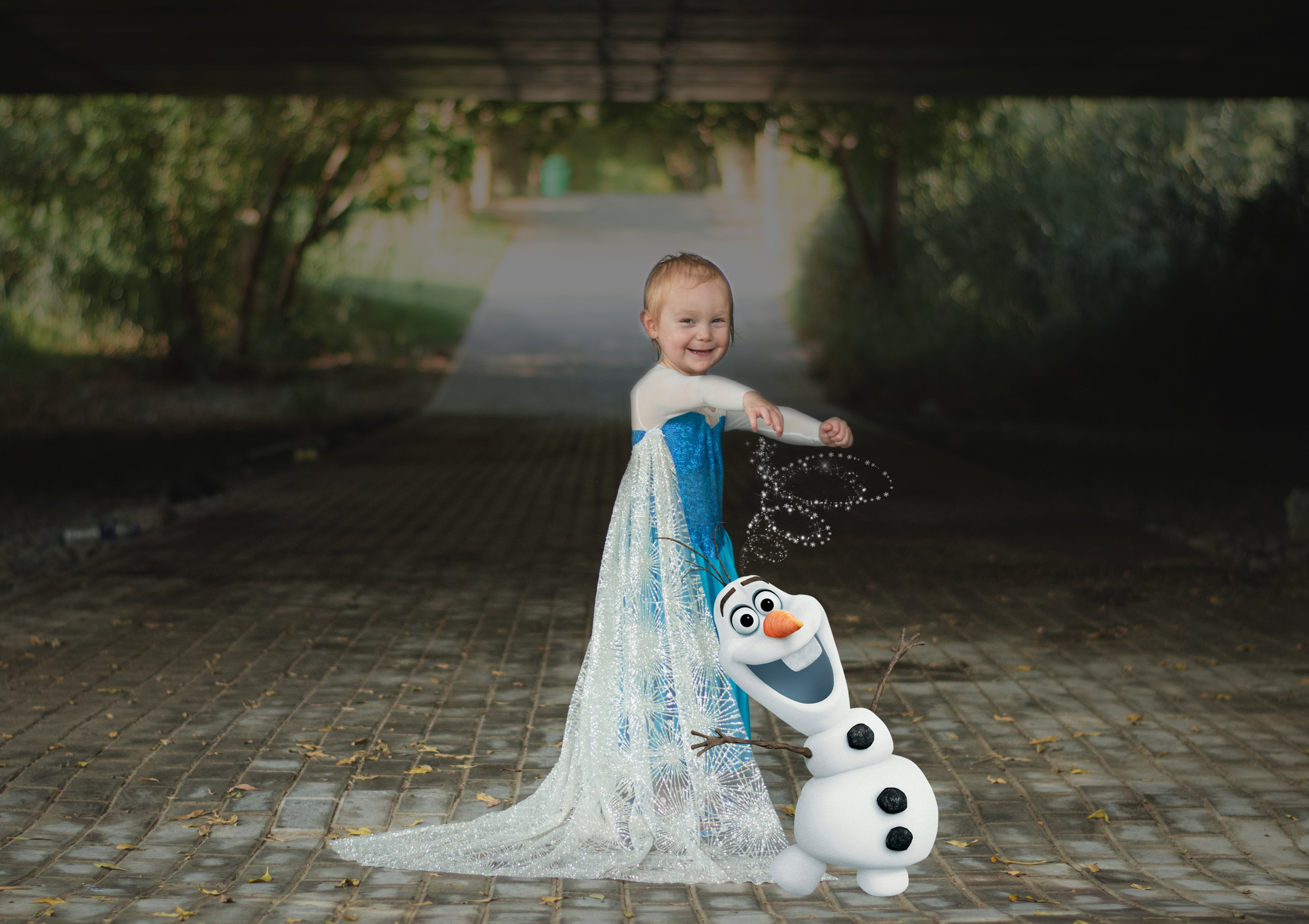child wearing Elsa dress