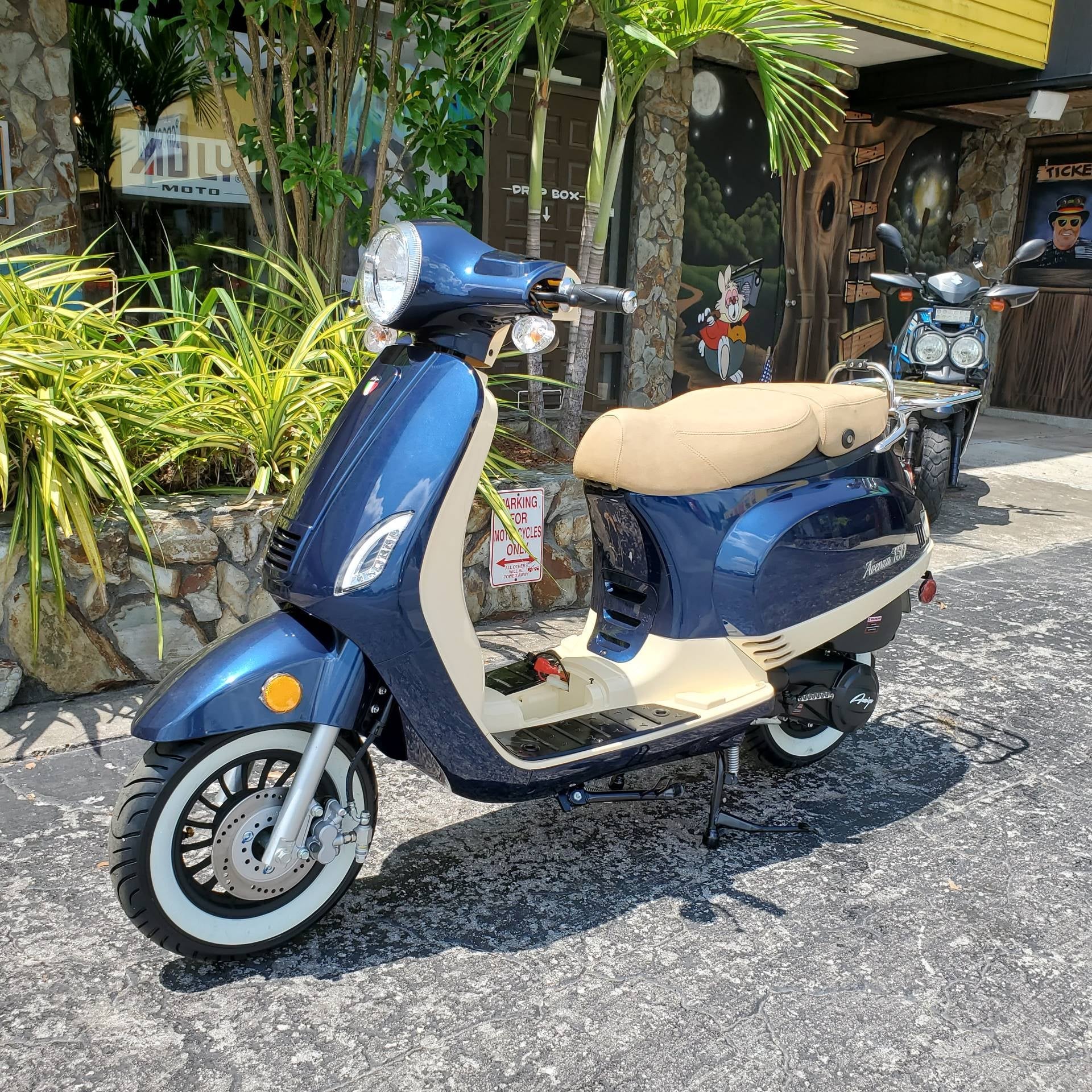 Amigo Avenza 50cc Scooter