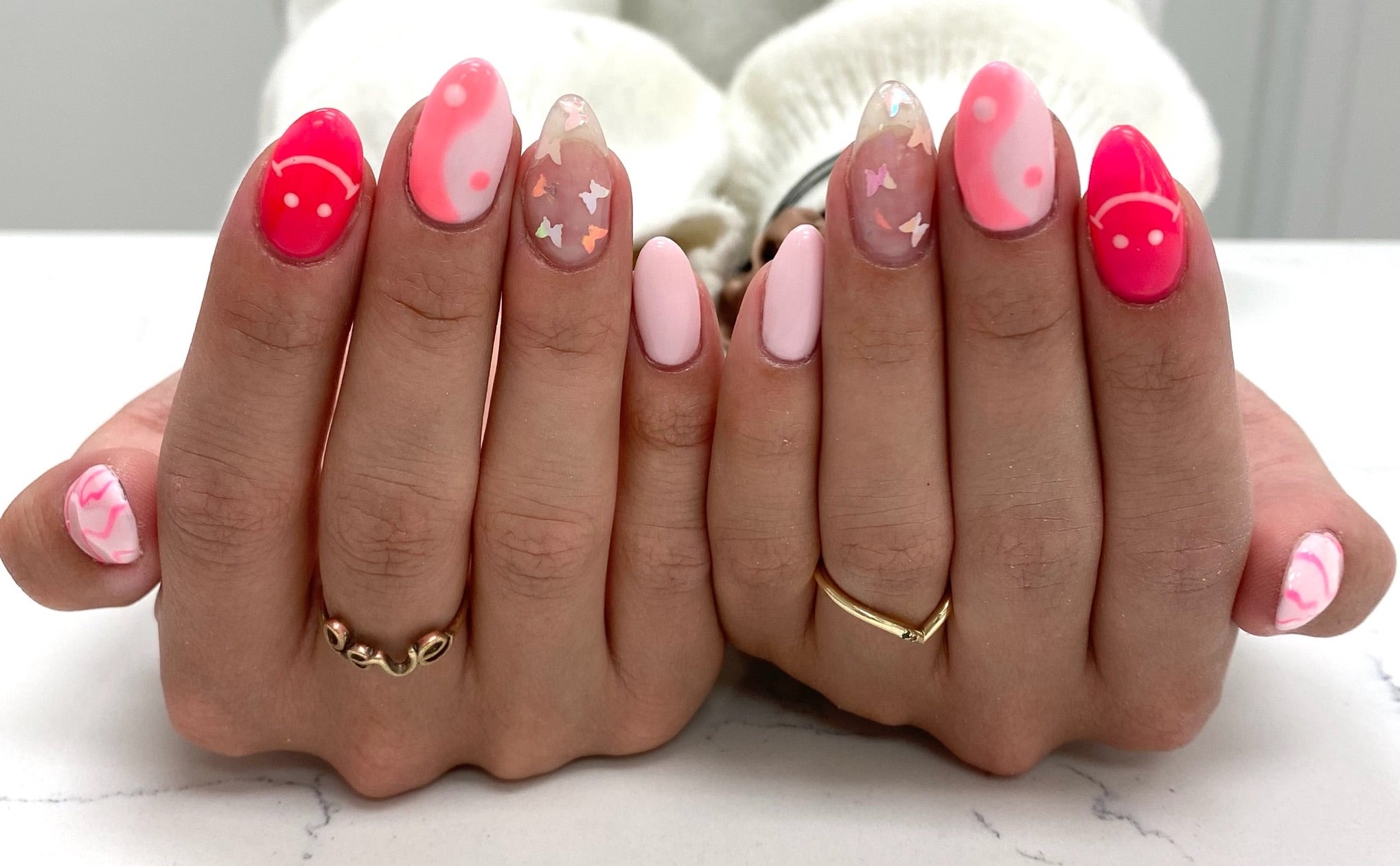 https://cdn.shopify.com/s/files/1/0004/5367/2996/files/Pink_Nails_3.jpg?v=1658221569