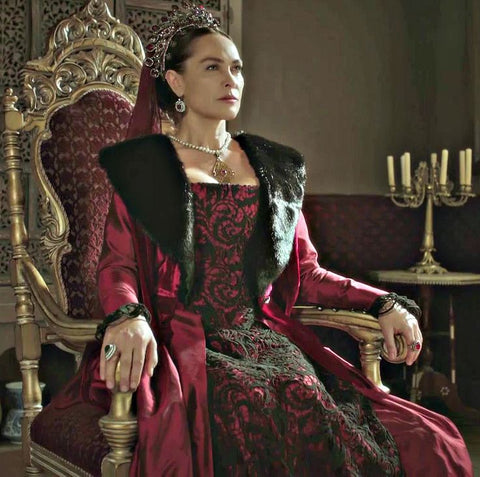 Turkish actress Hülya Avsar in the role of Sultana Safiye