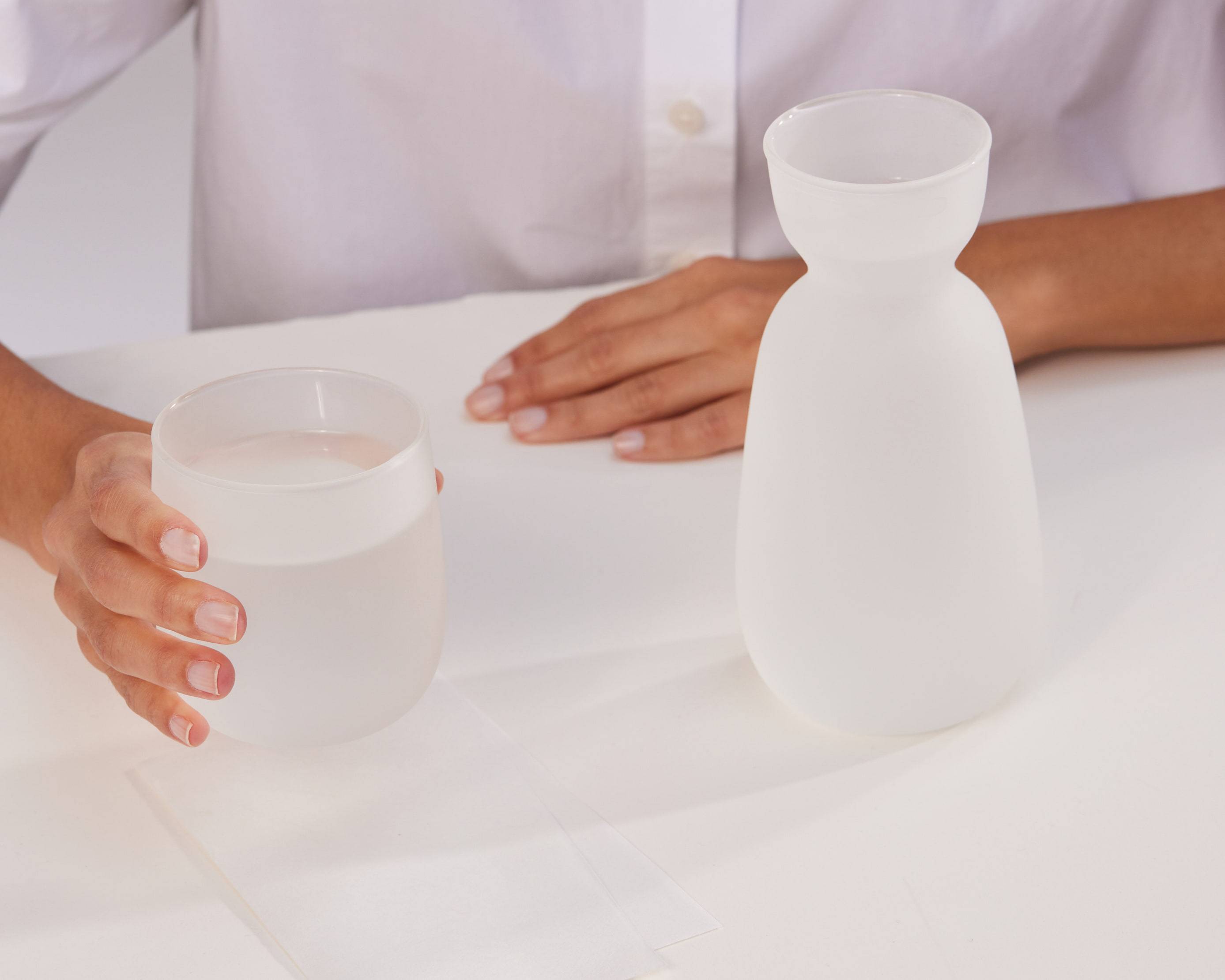 Carafe made of high-quality glass (20 oz)