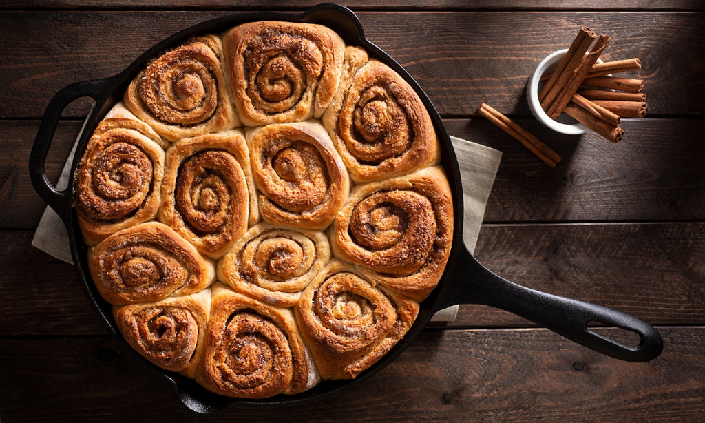 Sticky Christmas Cinnamon-Date Rolls