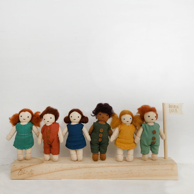holdie folk dolls