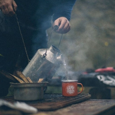 kelly kettle pouring water