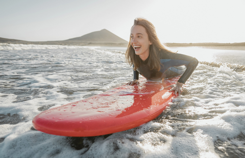 Beginner surfer on a longboard