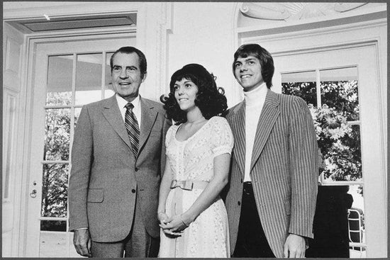Picture of Karen and Richard Carpenter with President Richard Nixon in 1972 in the Oval Office. Image for article on the history of anorexia.