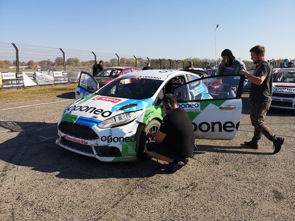 Oponeo Rallycross competitor and team checking car