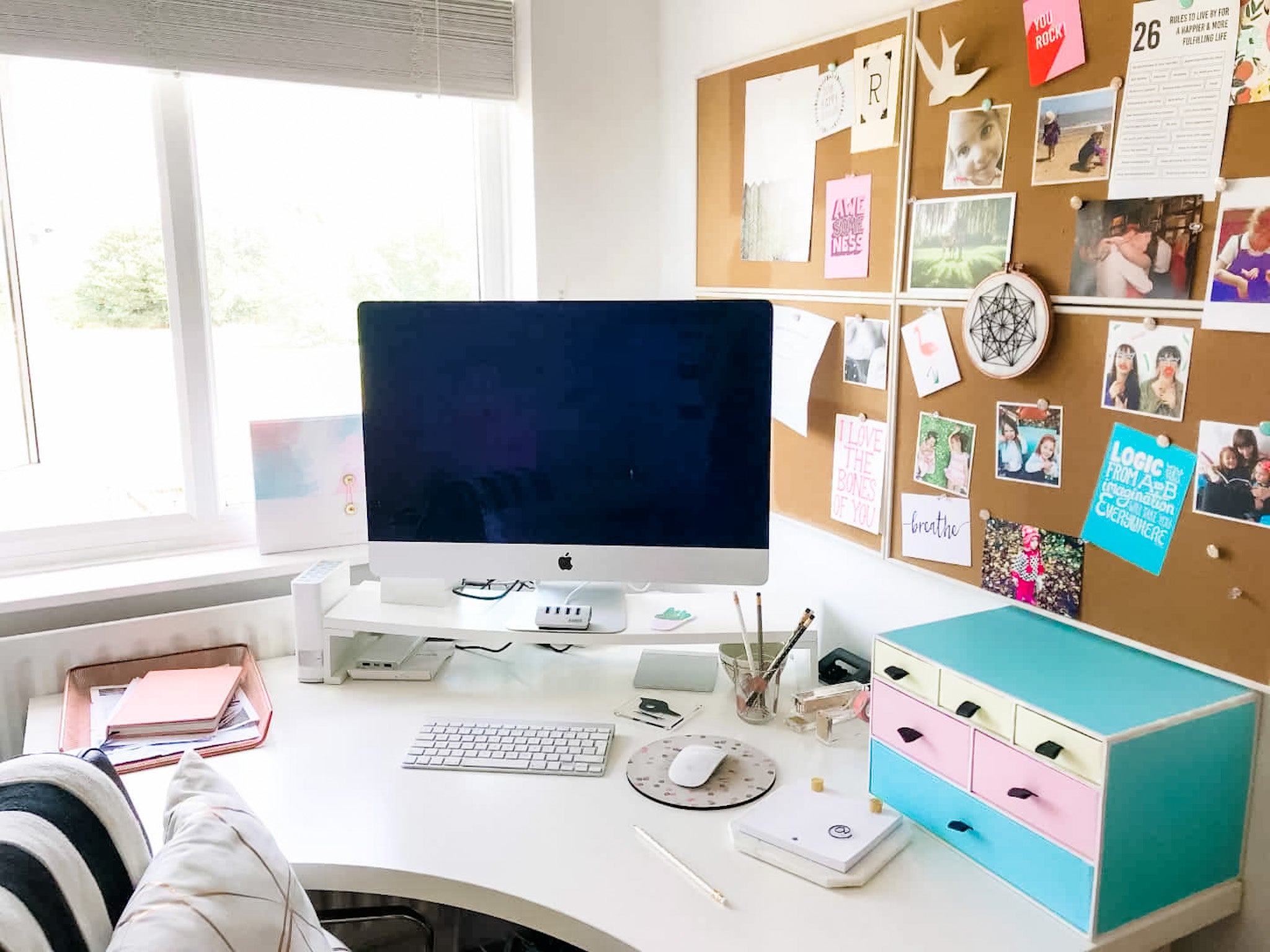 How to Perfectly Decorate Your Home Office